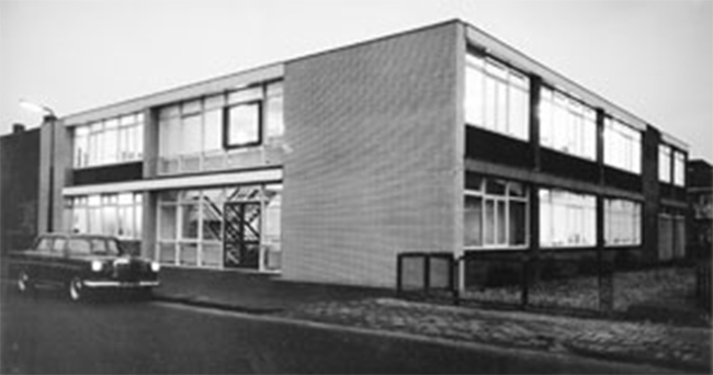 1950 年，为扩大业务，在荷兰宰斯特建立了新设施