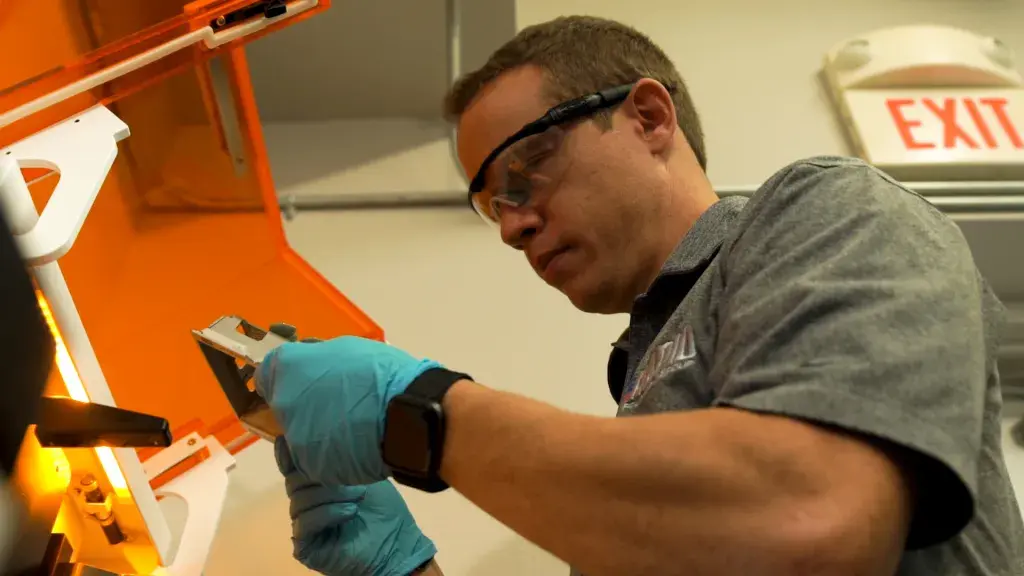 从 Figure 4 系统中移除 3D 打印零件