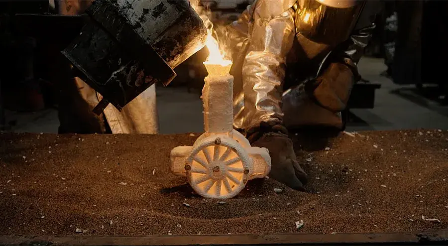 3D 打印的蜡质模型可无缝融入到铸造流程中，从而快速制造铸件