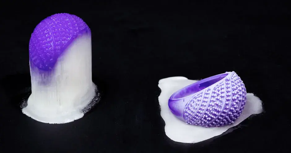 展示可溶解和可熔融的珠宝模具支撑材料