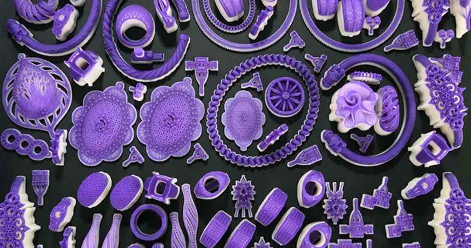 平台展示了各种珠宝产品多个打印件，足以说明极佳的生产力