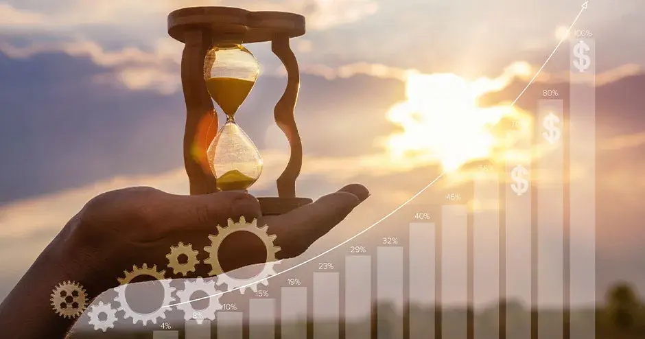 一只手正握着沙漏 