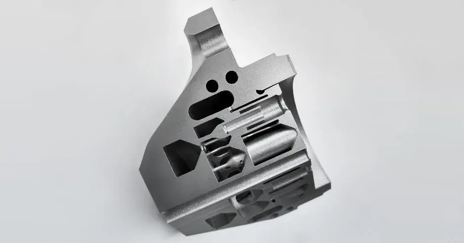 DLR 3D 打印的 DMP 燃料喷射器剖视图