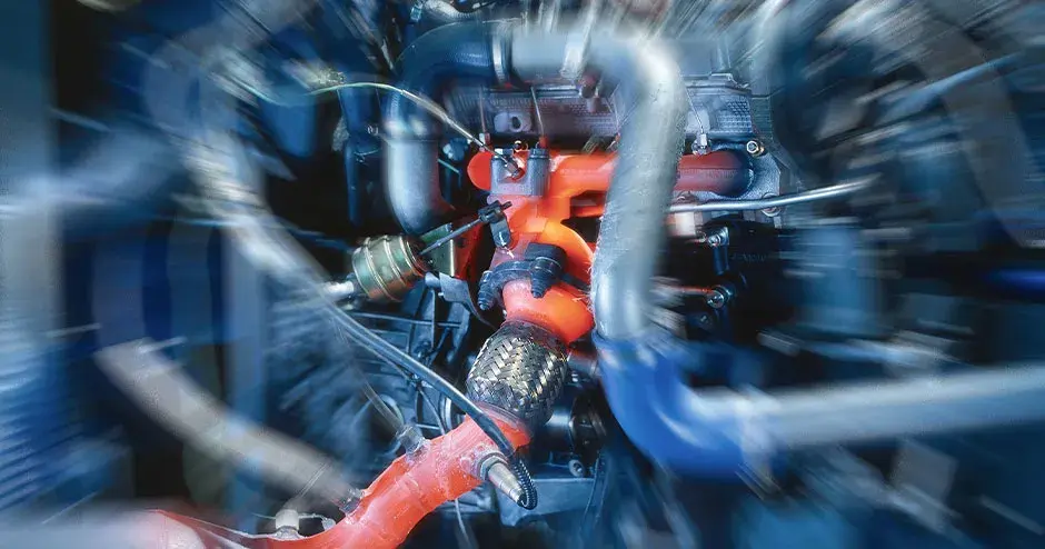 带有经过强化的排气系统的汽车发动机