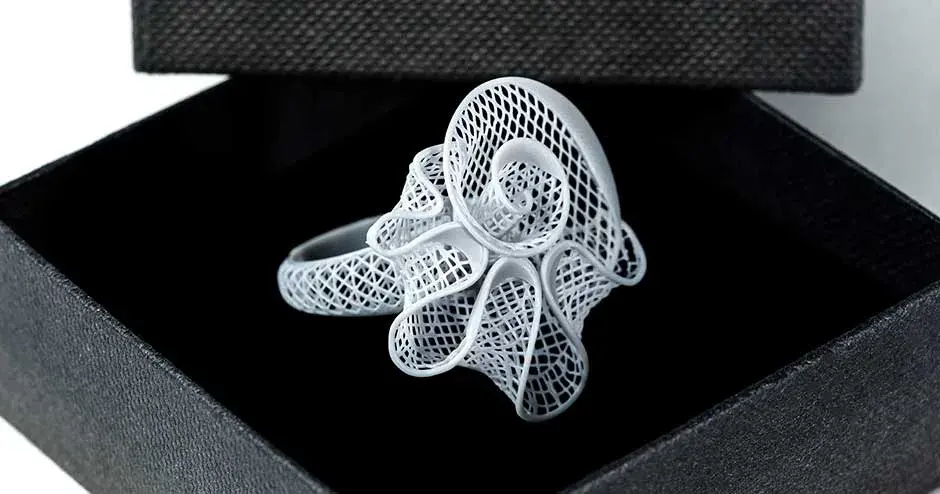 figure 4 jewel master gry 融合钻石设计的戒指