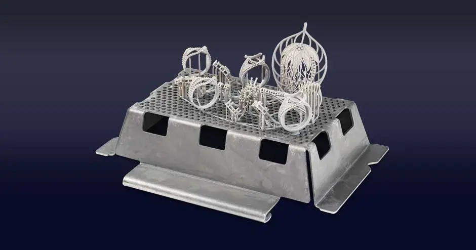 位于打印托盘中的 figure 4 jewel master gry 珠宝件