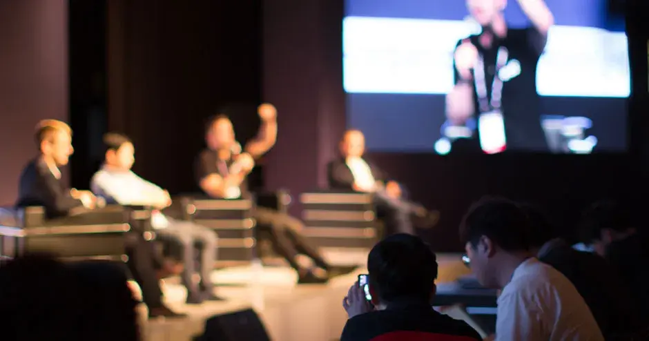 一个技术研讨会镜头