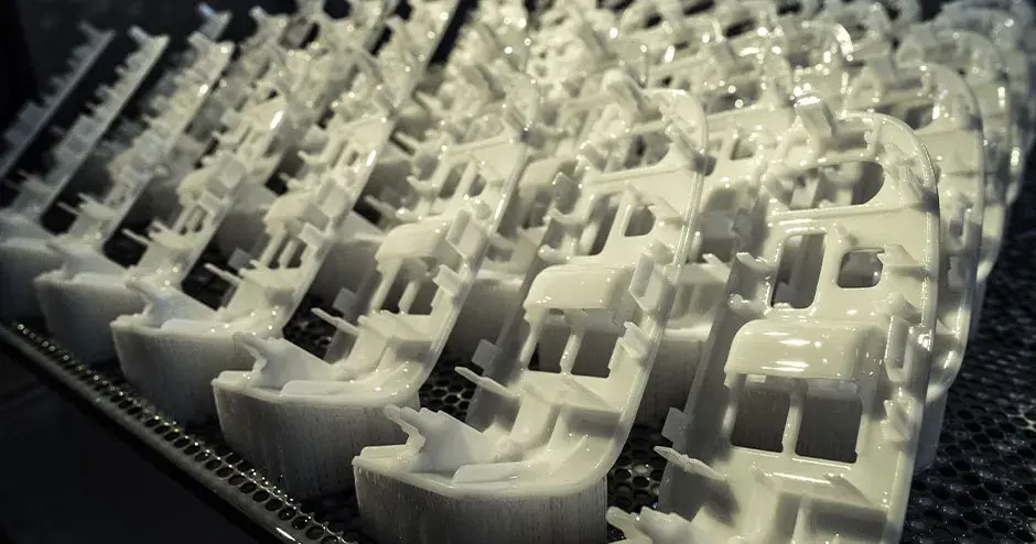 托盘上的 3D 打印零件