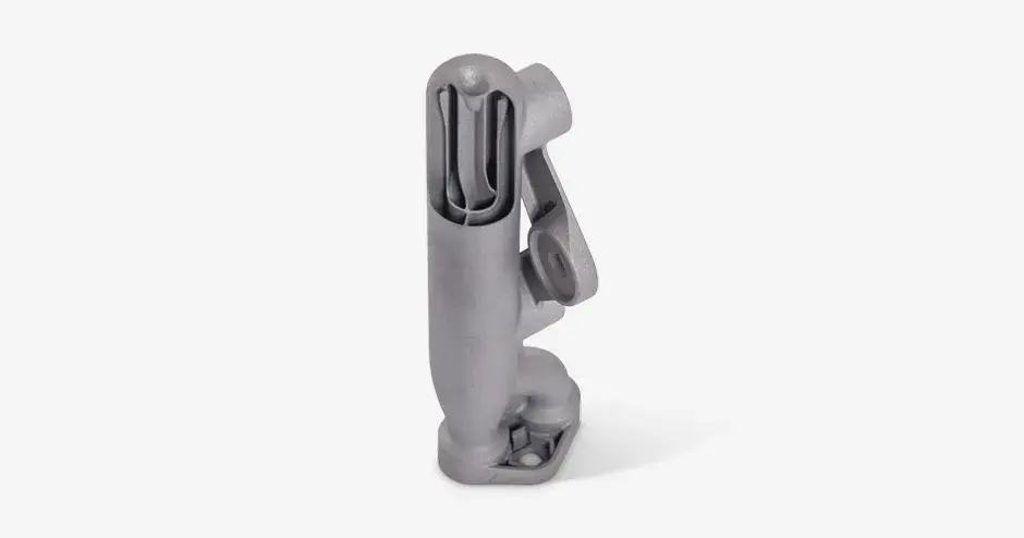 利用直接金属打印技术生产的增材制造燃油导轨，具有经优化的流体动力学设计和将多个组件整合为一个的特点。