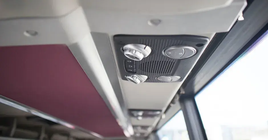 车辆内头顶的乘客舒适性多功能控制面板