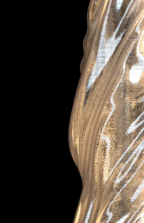 灯具由 Slicelab 设计，使用 PETG 颗粒在 EXT 1270 Titan 颗粒打印机上 3D 打印而成。