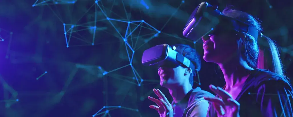 2 people wearing VR glasses